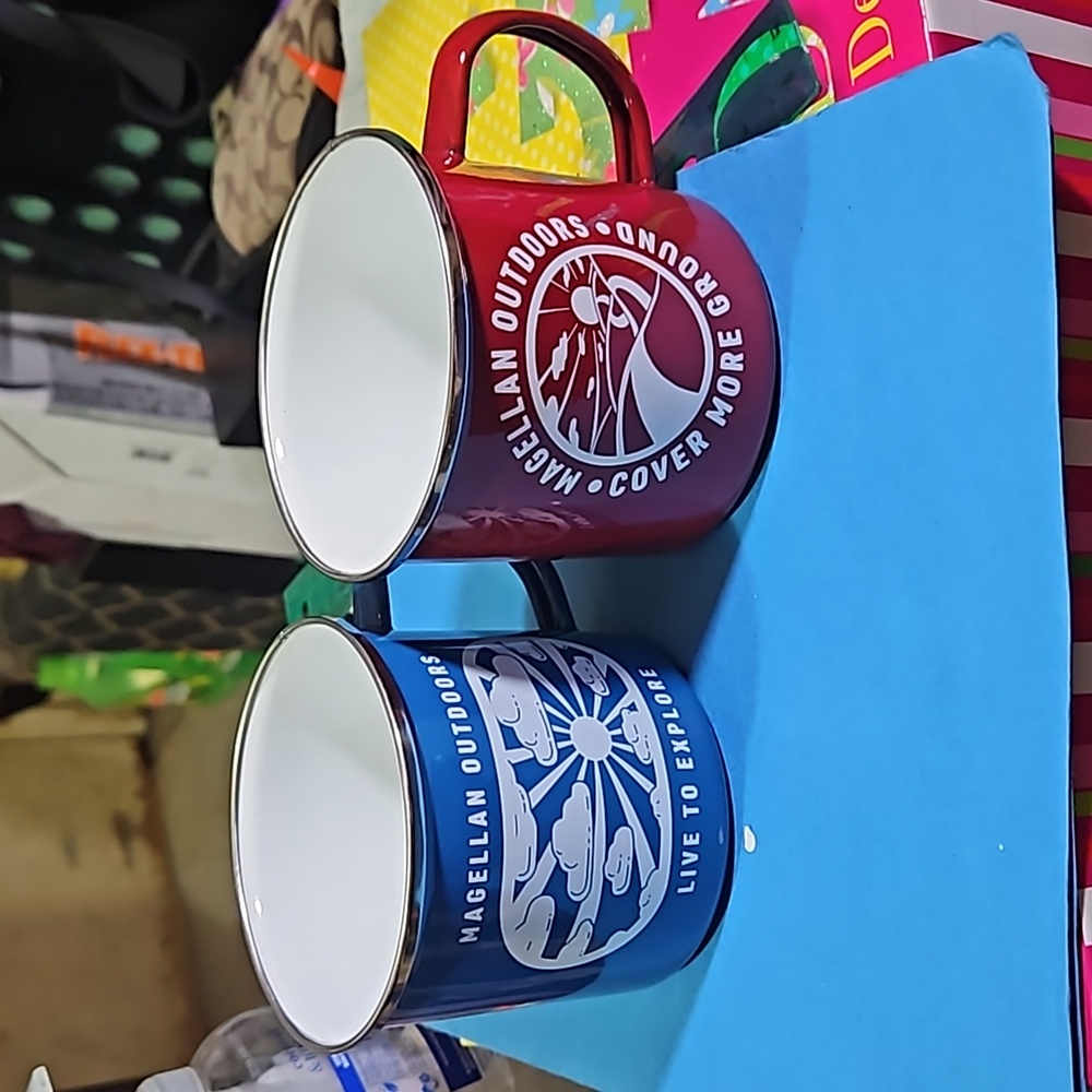 Magellan coffee cup set one red one blue some tear on blue handle
